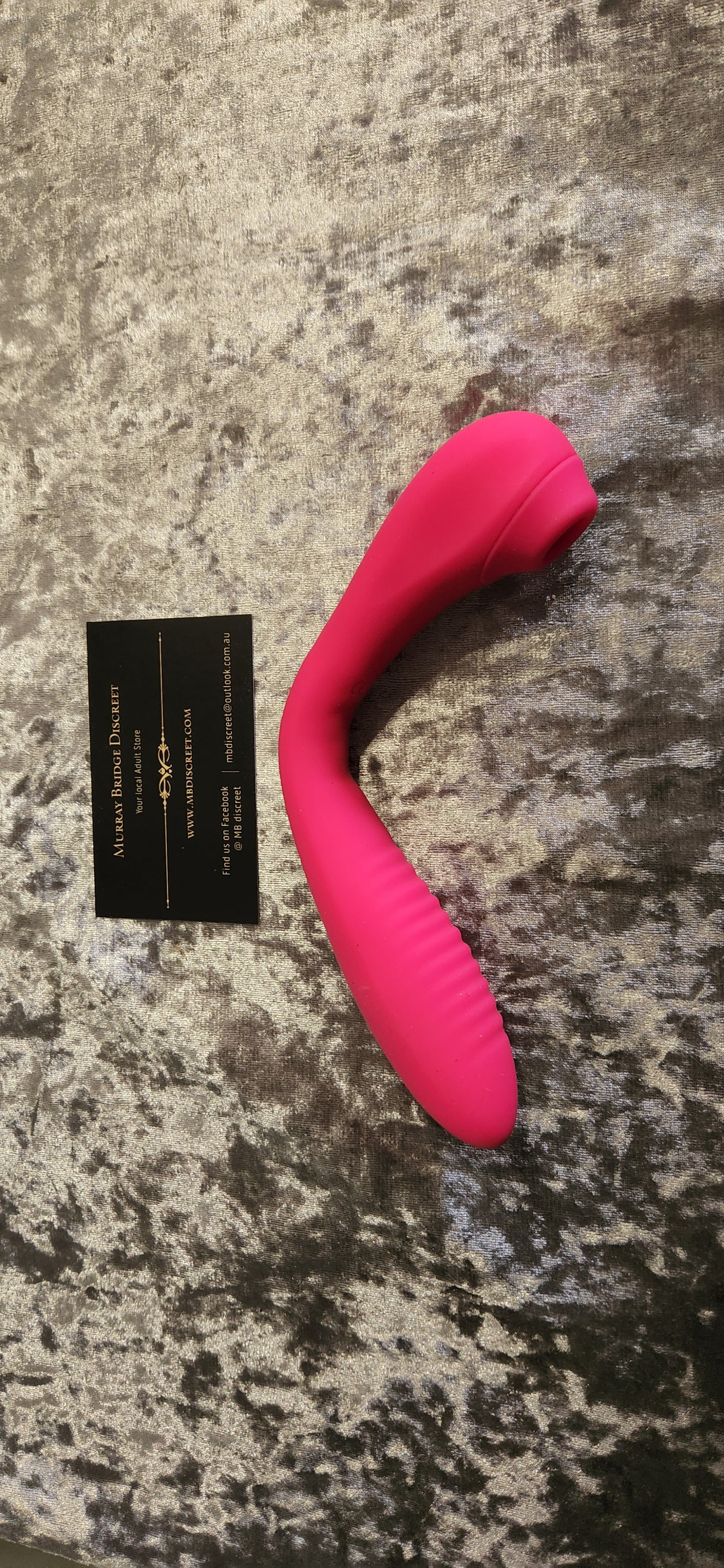 Clit sucker with bending vibrator